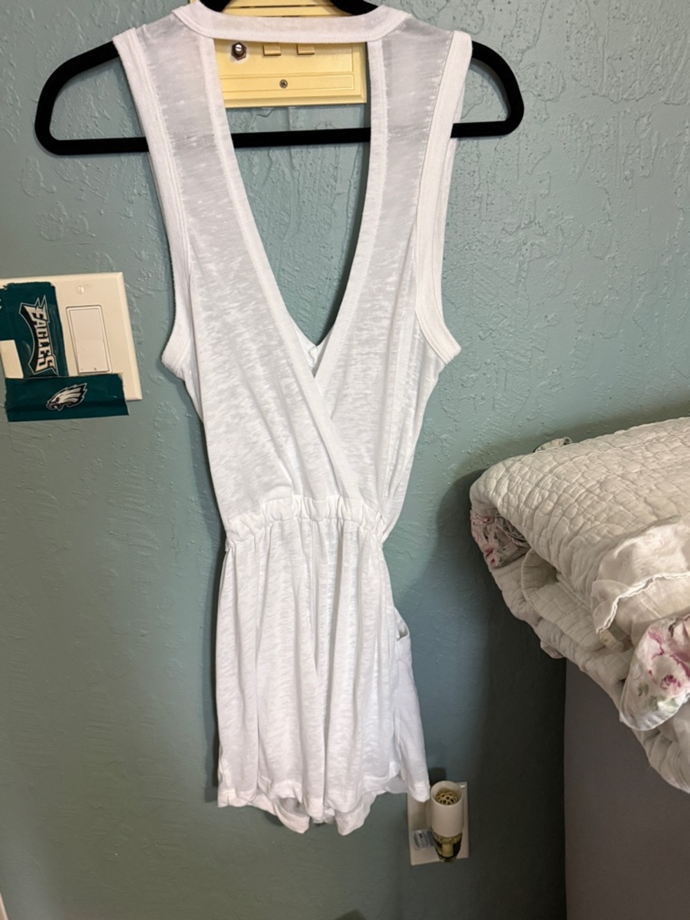 BECCA White Sleeveless V‑Neck Romper